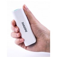 باوربانك REMAX بسعة 2600 مللي أمبير، صغير الحجم، شاحن بطارية USB – ماعاد تدويره ولكن بحالة شبه جديدة