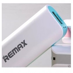 باوربانك REMAX بسعة 2600 مللي أمبير، صغير الحجم، شاحن بطارية USB – ماعاد تدويره ولكن بحالة شبه جديدة